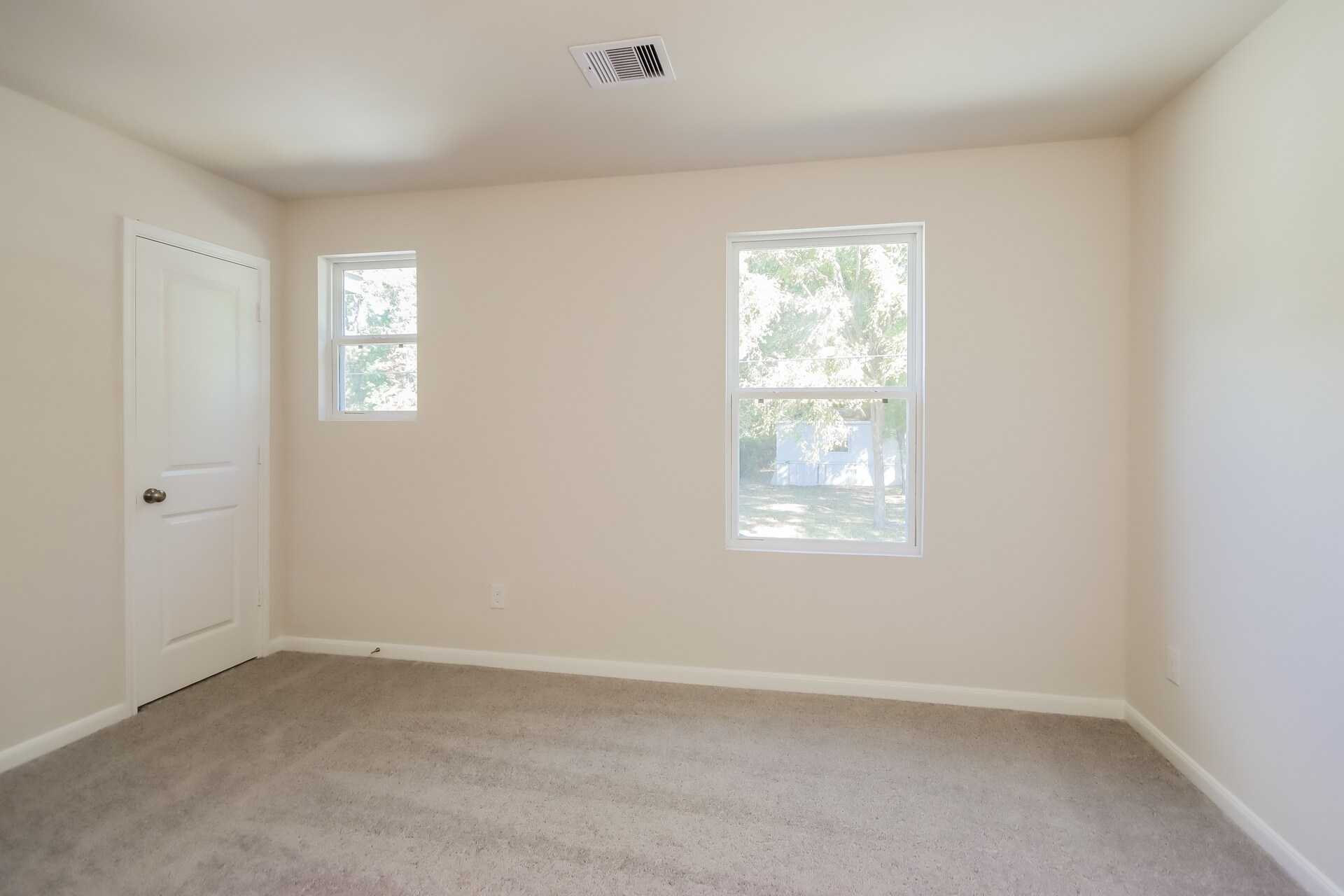 Building Photo - 303 Big Oak