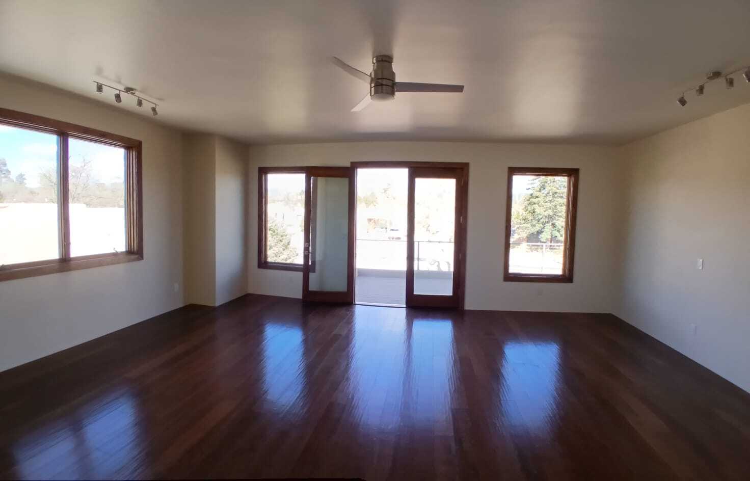 Building Photo - 1022 Don Diego Ave