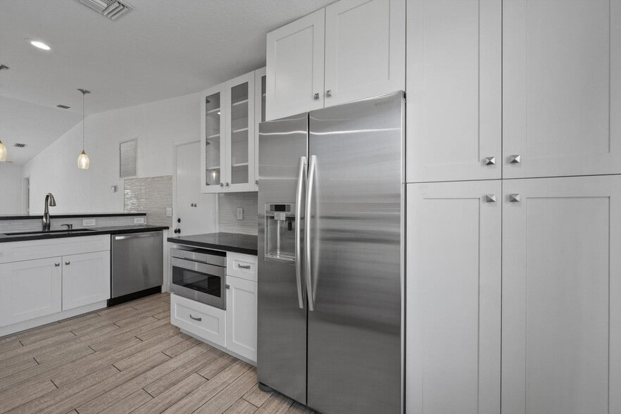 Building Photo - 3800 Miramontes Cir