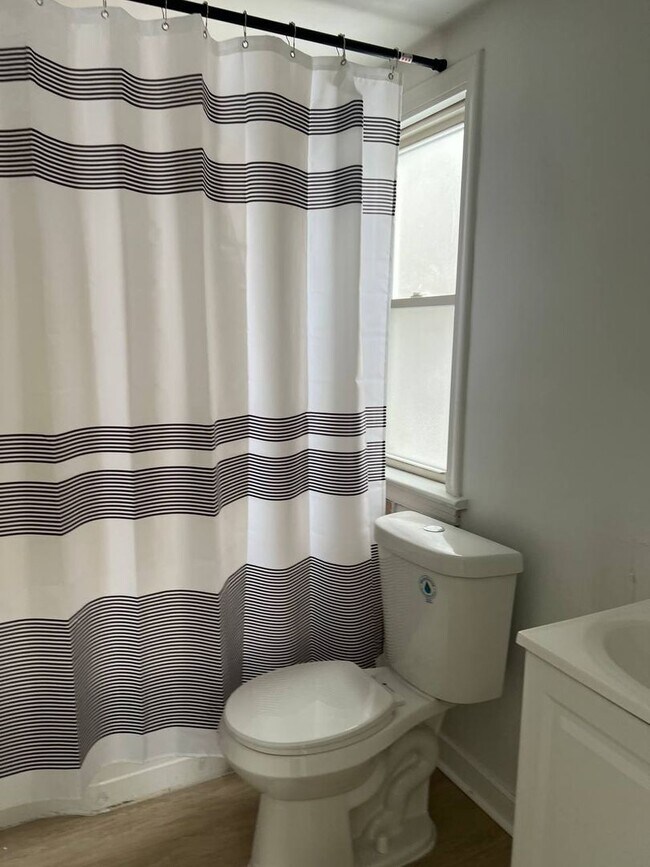 Building Photo - 853 E 155th St