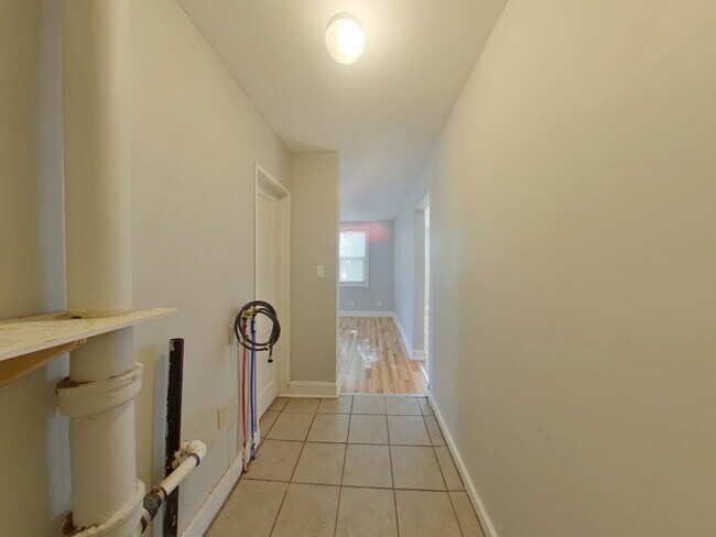 Building Photo - 3 Bedroom Home