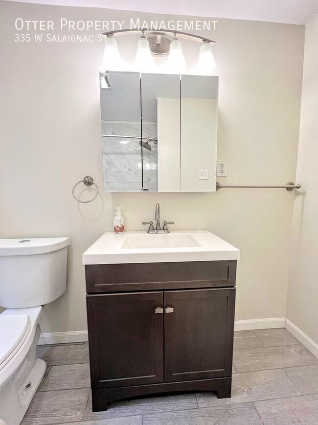 Building Photo - 335 Salaignac St