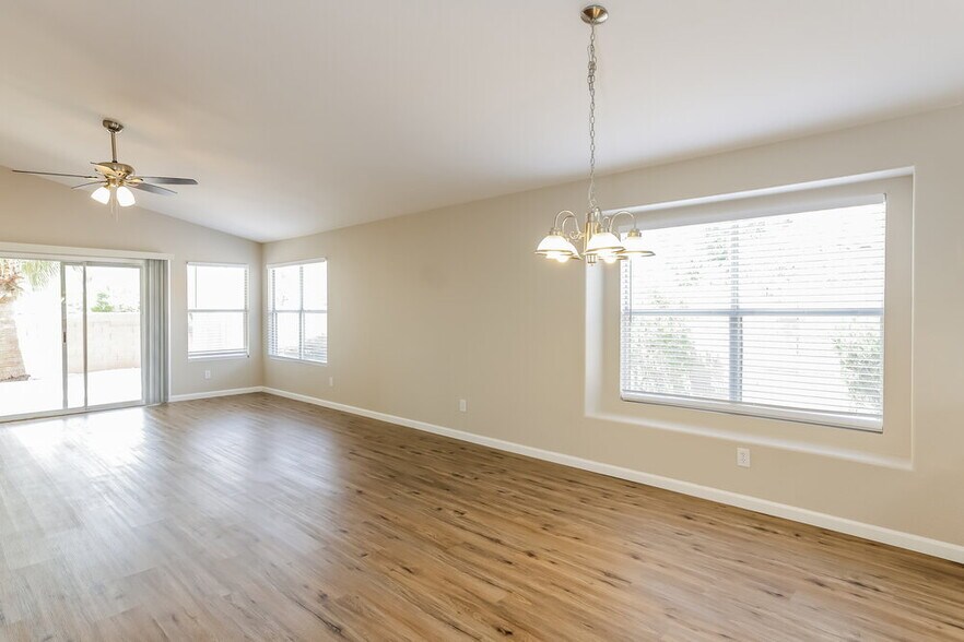 Building Photo - 2044 S Avoca Cir