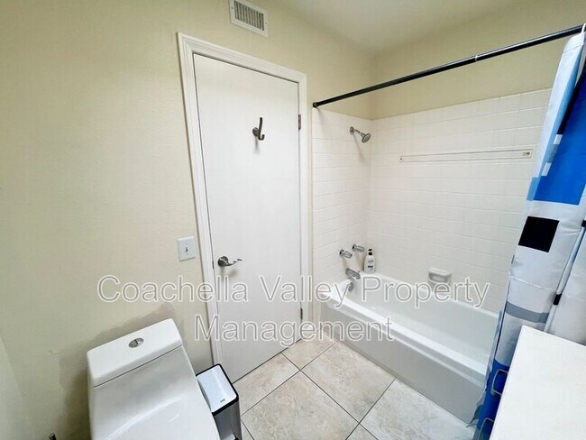 Building Photo - 1310 Campeon Cir