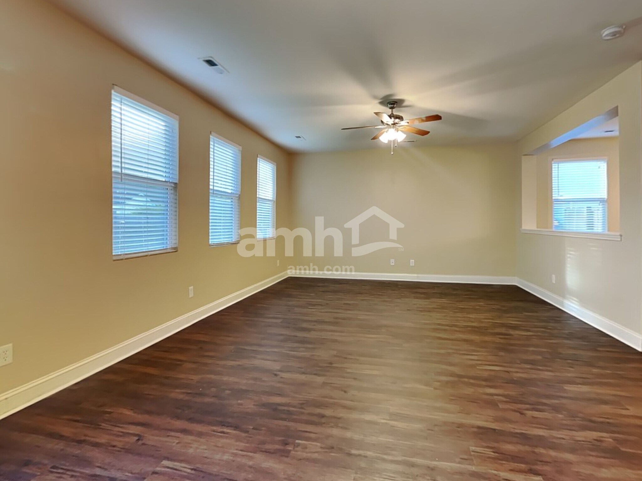 Building Photo - 303 Duck Pond Ln