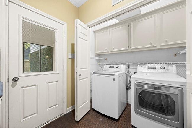 Building Photo - 18227 Longmoor Dr