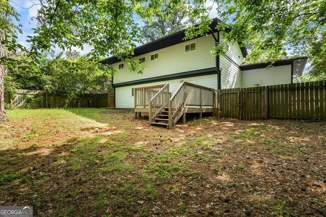 Building Photo - 2223 Columbia Dr