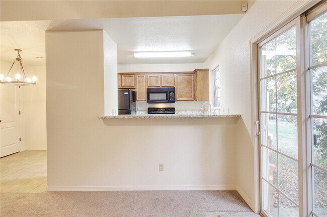 Building Photo - 1746 N Chestnut Ave