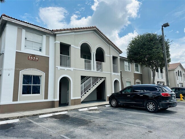 Building Photo - 1658 SE 28th Ct