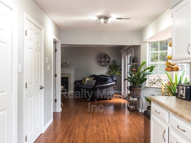 Building Photo - 9009 Tall Timber Dr