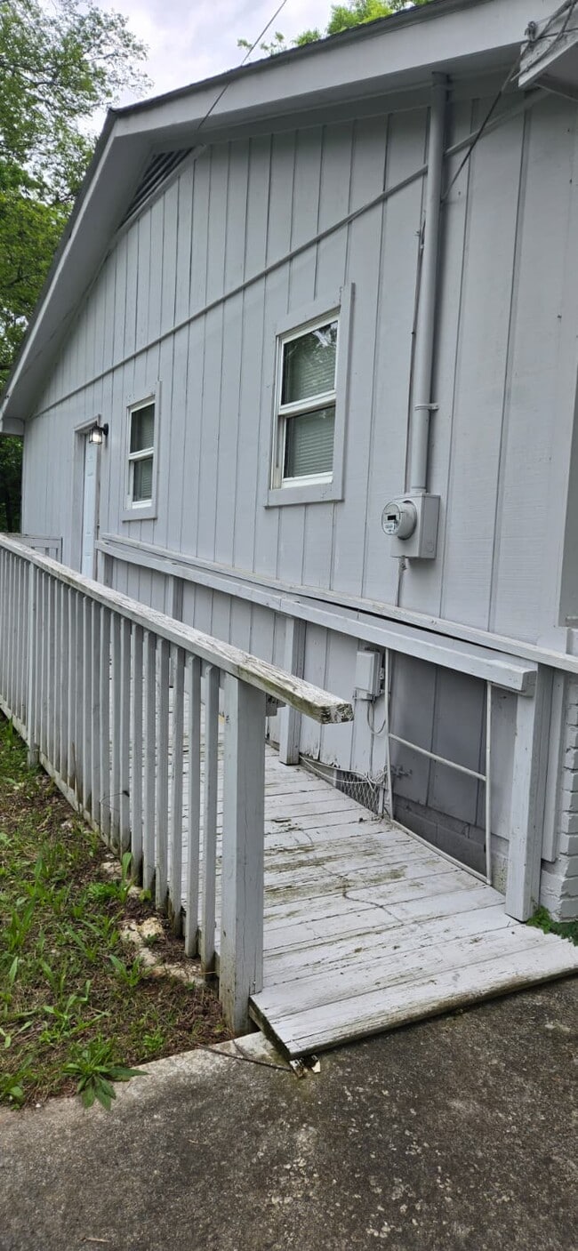 Building Photo - 533 Branham Ave SW