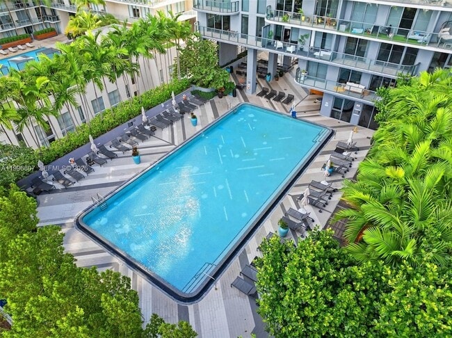 Building Photo - 121 NE 34th St