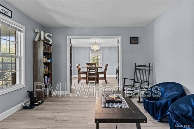 Building Photo - 209 E Mcgowan St