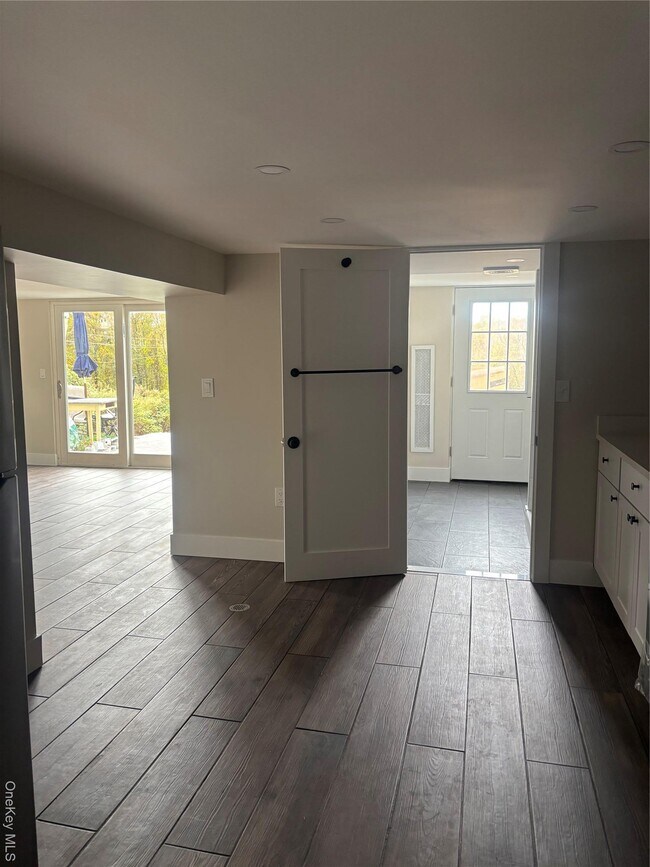 Building Photo - 75 Verbank Rd