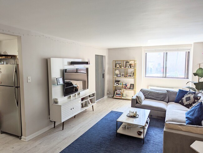 Building Photo - 1420 N St NW