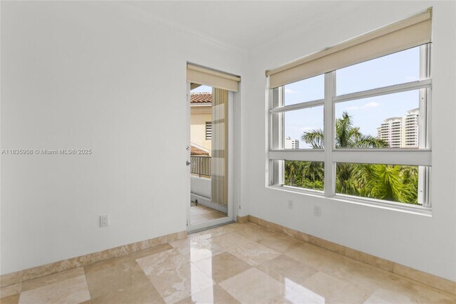 Building Photo - 703 Crandon Blvd