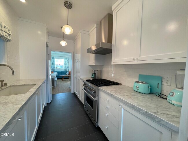 Building Photo - 3628 Ocean Dr
