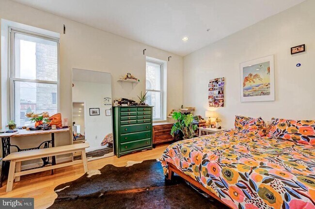 Building Photo - 2452 Frankford Ave