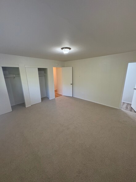 Building Photo - 521 E Arrellaga St