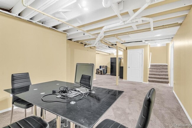 Building Photo - 42682 Park Cresent Dr