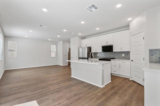 Building Photo - 28424 Campos de Flores