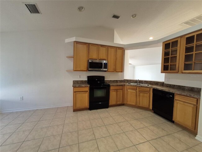 Building Photo - 6833 Runner Oak Dr