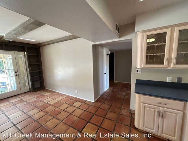 Building Photo - 3 br, 2 bath House - 523 W Howard