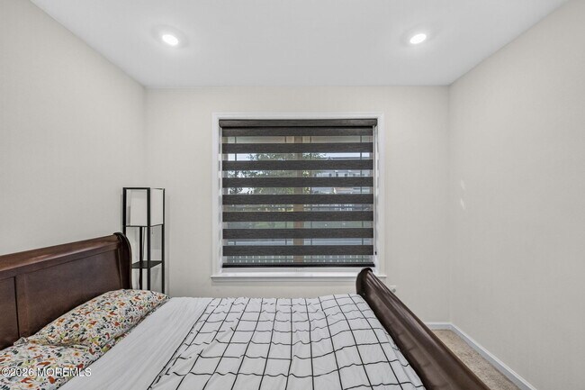 Building Photo - 319 Tulip Ct