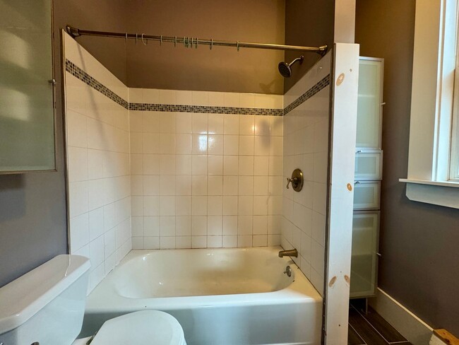 Building Photo - Beautiful 2BD/1BA Portland West End Condo!...