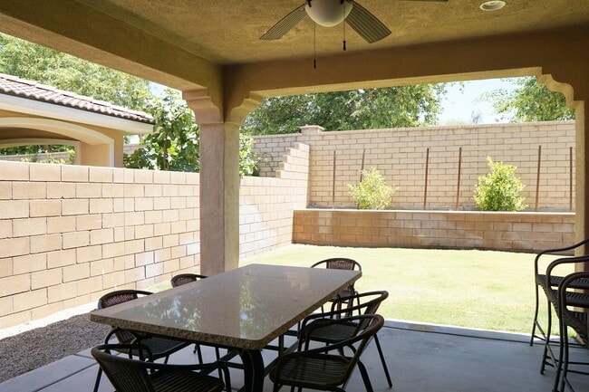 Building Photo - 73467 Travers St