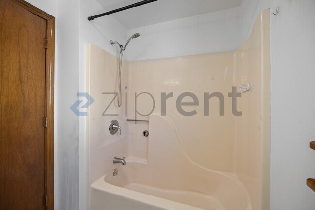 Building Photo - 3 Watson Ave