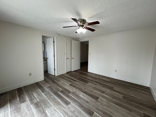 Building Photo - 10th Street Square Apartments