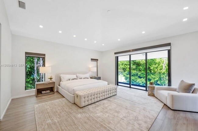 Building Photo - 3900 Douglas Rd