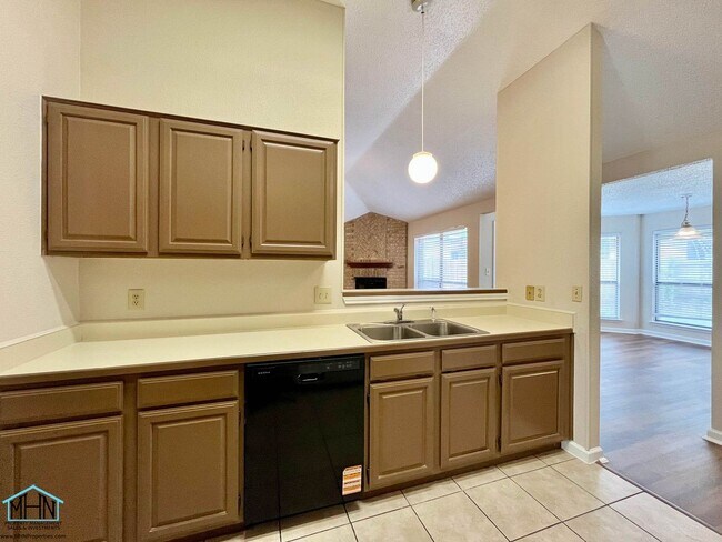 Building Photo - 1627 Firwick Dr