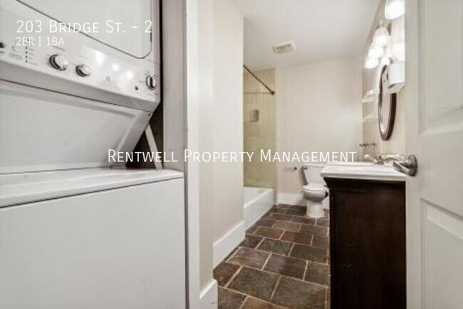 Building Photo - 203 Bridge St