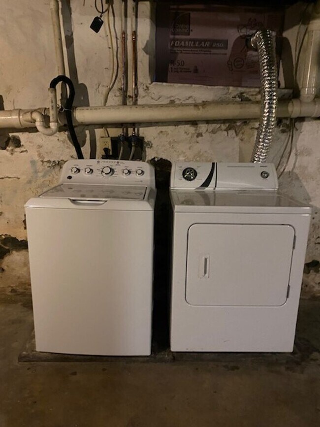 Building Photo - Student Rental next to WCU Campus | 3 Bed Single Family Home w/ Covered Front Porch, Yard & Basem...