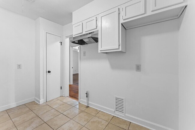 Building Photo - 810 Indian Dr
