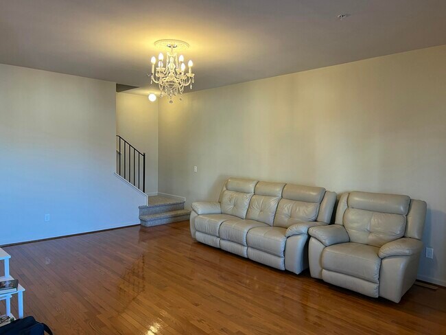 Building Photo - 1402 Riversedge Dr