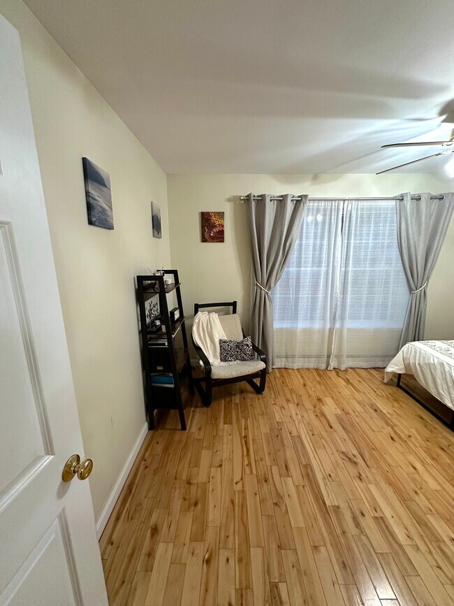 Building Photo - 39 River Village Dr