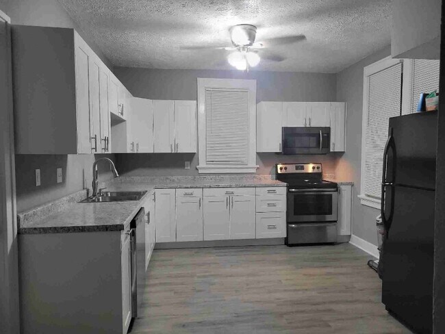 Building Photo - 320 Lockwood Ave