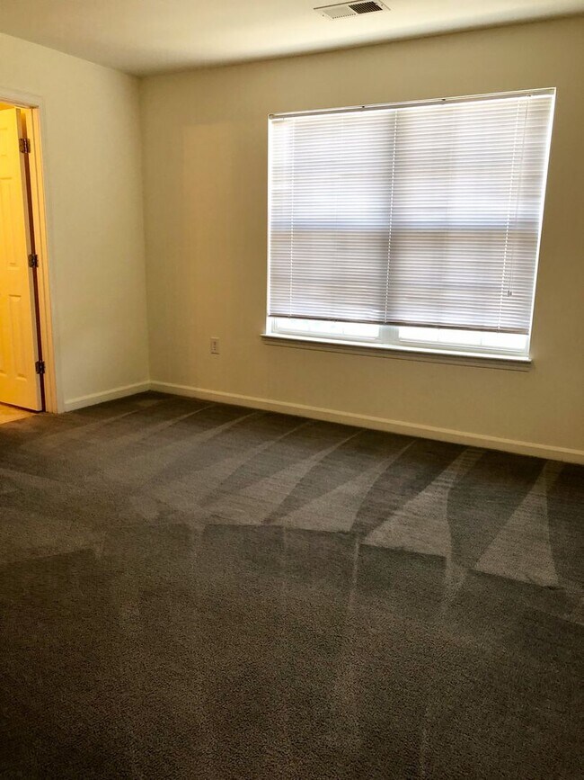 Building Photo - 146-K University Village