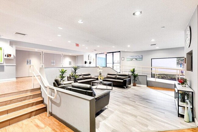 Building Photo - 9080 Lime Bay Blvd