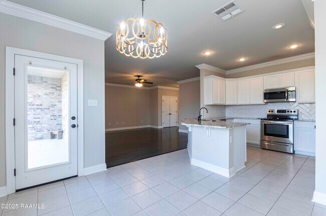 Building Photo - 135 Maddox Jude Dr