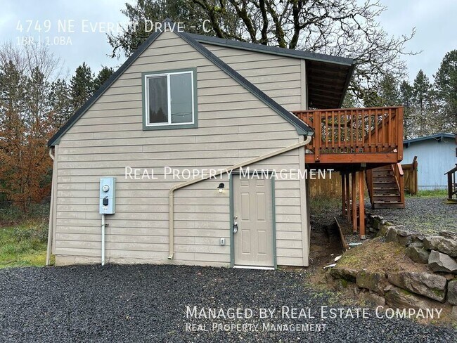 Building Photo - 4749 NE Everett Dr