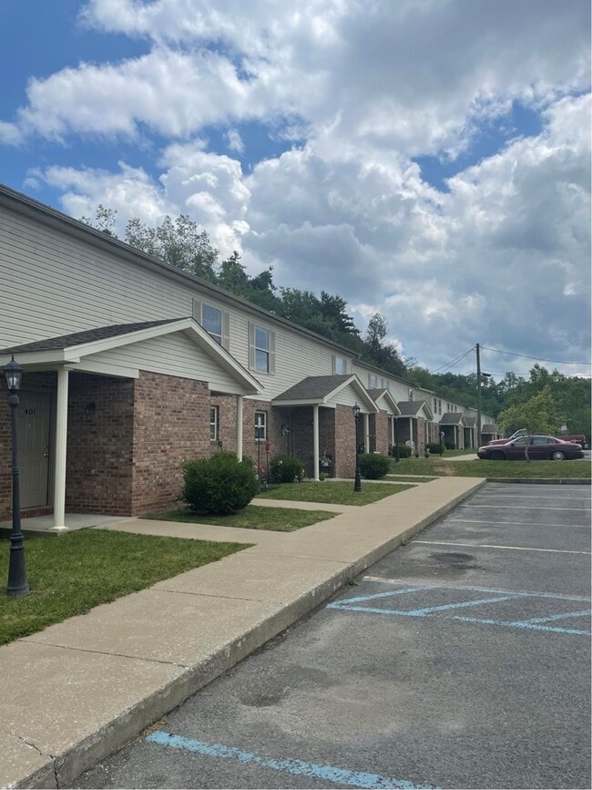 Building Photo - 2 BR 60%