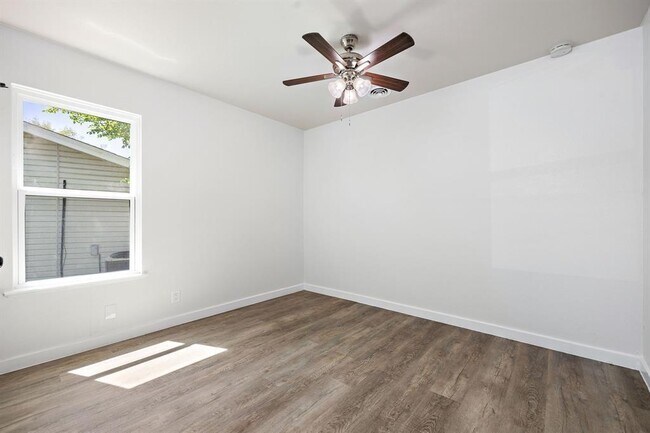 Building Photo - 6910 Rufus Dr