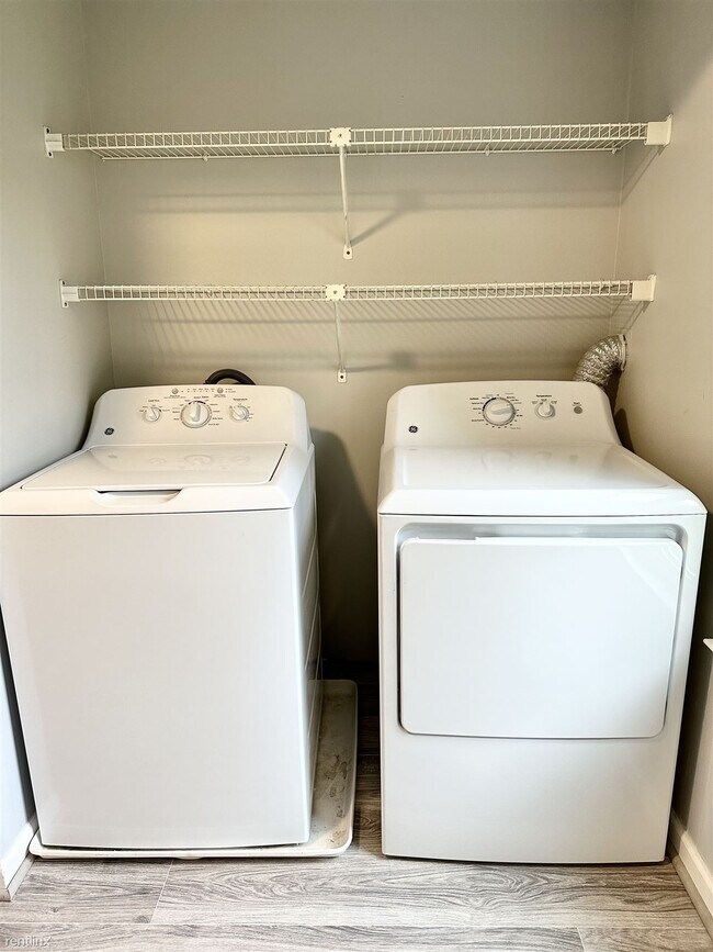 Building Photo - 2 br, 1 bath Duplex - 3932 Fairfax Street