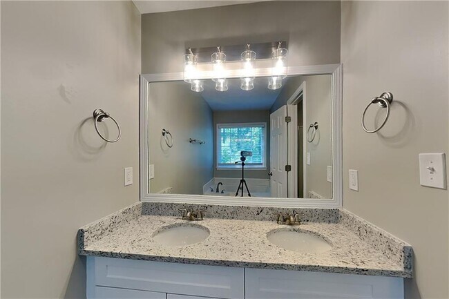 Building Photo - 122 Sherwood Forest Dr