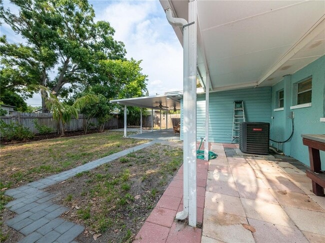 Building Photo - 4721 W Iowa Ave