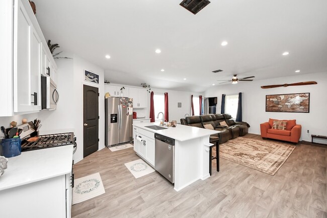 Building Photo - 403 Blanco Ln